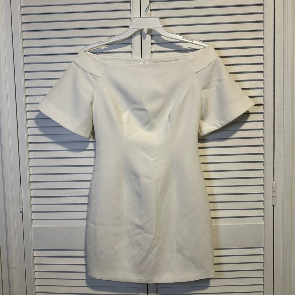066 NWOT Keepsake Boat Neck Short Sleeve Mini Dress White M